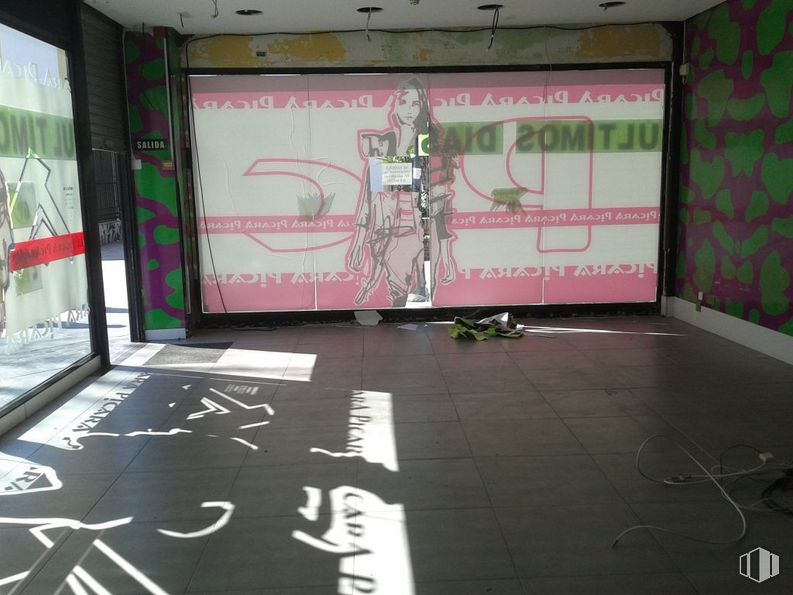 Retail for rent at Calle Estrella Elola, Valdemoro, Madrid, 28340 with flooring, floor, advertising, banner, graphic design, transparency, graphics and paint around