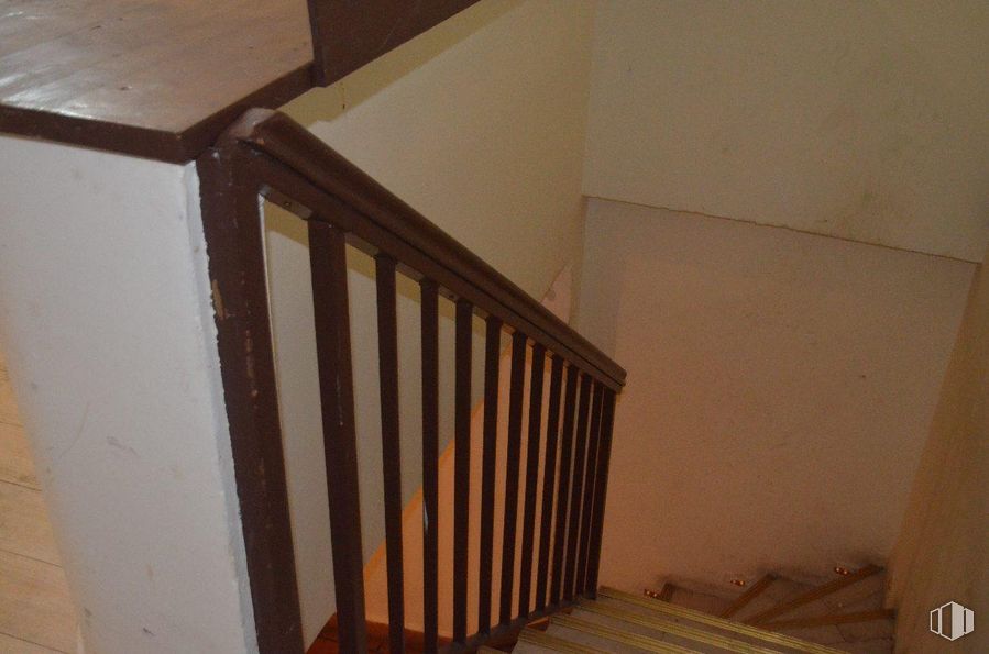 Retail for rent at Zona Centro, Las Rozas de Madrid, Madrid, 28230 with property, wood, fixture, flooring, floor, wood stain, house, hardwood, paint and stairs around