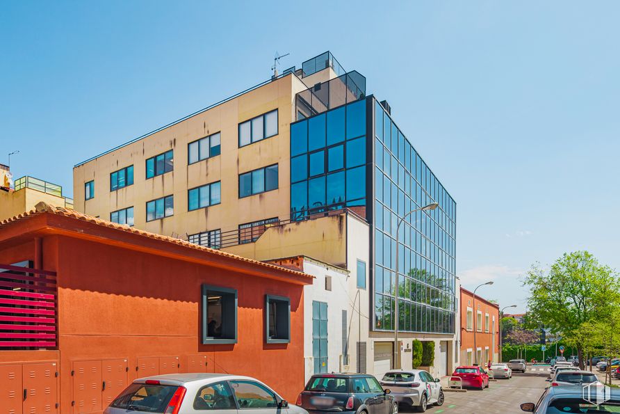 Oficina en alquiler en Calle Enrique Jardiel Poncela, 4, Chamartín, Madrid, 28016 con coche, ventana, edificio, luz de estacionamiento, vehículo terrestre, neumático, rueda, cielo, vehículo y barrio alrededor