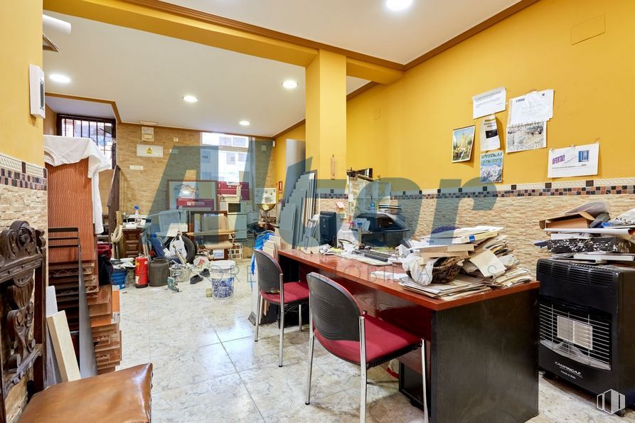 Local en venta en Calle Alberto Palacios, Villaverde, Madrid, 28021 con silla, escritorio, mueble, electrodoméstico, mesa, diseño de interiores, edificio, madera, escritorio para computadora y bienes raíces alrededor