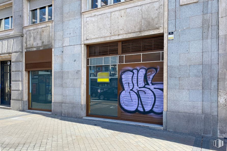 Local en alquiler en Paseo Castellana, 70, Chamartín, Madrid, 28046 con ventana, edificio, puerta, accesorio, ladrillo, arte, fachada, albañilería, tintes y matices y acera alrededor