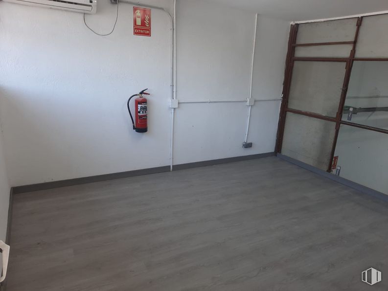 Nave en alquiler en Calle Bernarda García, 16, Vicálvaro, Madrid, 28052 con accesorio, suelos, suelo, madera, gas, techo, extintor de incendios, madera dura, dispositivo de alarma y habitación alrededor