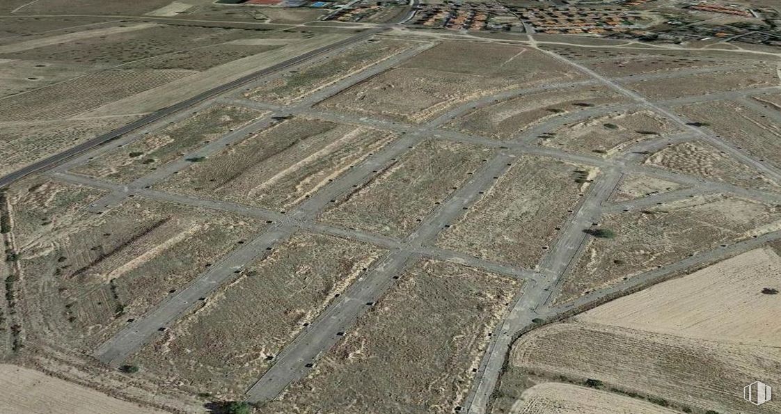 Land for sale at Calle Sector, Las Ventas de Retamosa, Toledo, 45183 with road surface, urban design, thoroughfare, asphalt, landscape, wood, pattern, grass, flooring and concrete around