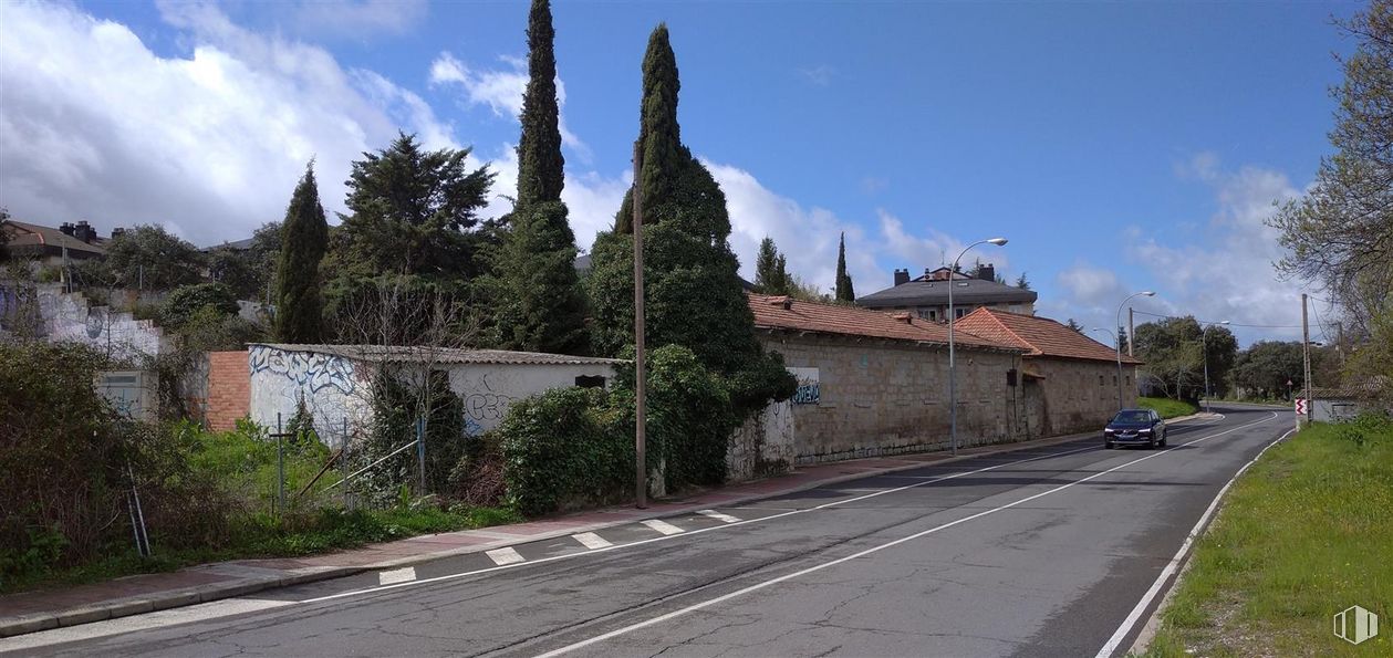 Suelo en alquiler en Calle Doctor Jose Ma Poveda, 6, Collado Villalba, Madrid, 28400 con nube, cielo, planta, edificio, árbol, superficie de la carretera, asfalto, paisaje, pendiente y ciudad alrededor