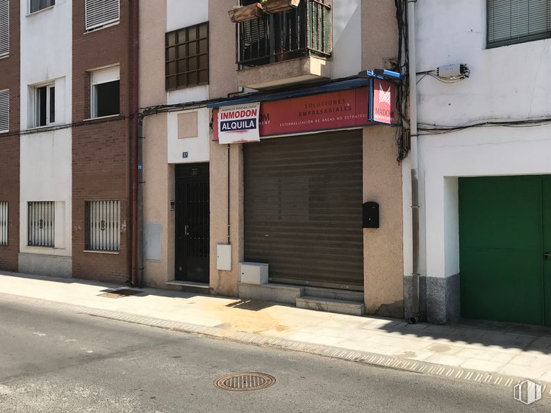 Local en alquiler en Calle Campo, 37, Villaviciosa de Odón, Madrid, 28670 con puerta, edificio, ventana, accesorio, barrio, superficie de la carretera, ladrillo, zona residencial, carretera y ciudad alrededor