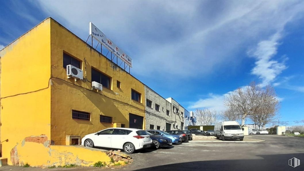 Nave en venta en Calle Candelaria, Ajalvir, Madrid, 28864 con coche, edificio, nube, cielo, luz de estacionamiento, rueda, vehículo, neumático, planta y árbol alrededor