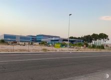 Land for sale at Cabo Trafalgar, 84, Arganda del Rey, Madrid, 28500 with building, street light, sky, road surface, cloud, plant, land lot, tree, asphalt and residential area around