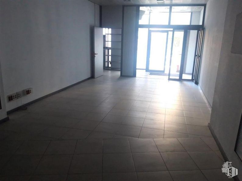 Local en venta en Calle Santa Teresa, Arganda del Rey, Madrid, 28500 con accesorio, madera, suelos, suelo, hall, ventana, suelo de baldosas, casa, madera dura y vidrio alrededor