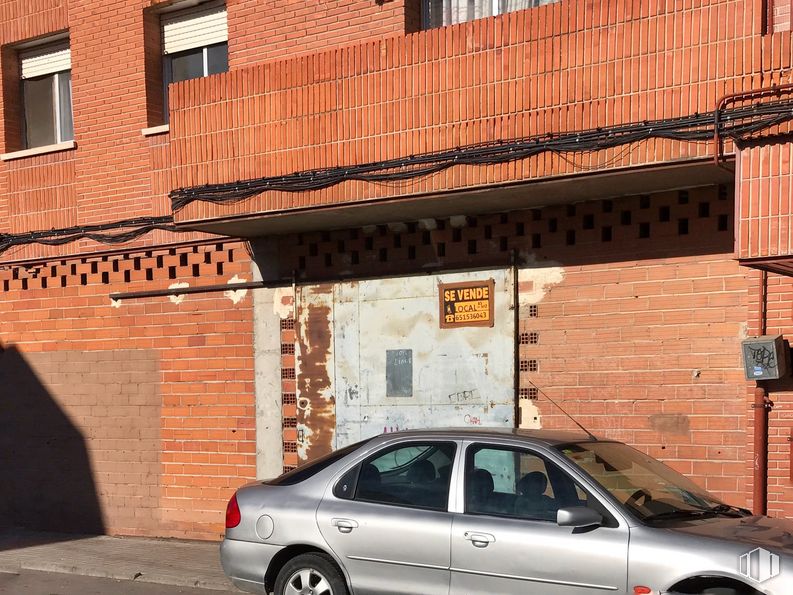 Local en alquiler y venta en Calle Castilla La Vieja, 2, Ciempozuelos, Madrid, 28350 con neumático, ventana, coche, luz de estacionamiento automotriz, luz de posición lateral automotriz, rueda, vehículo, edificio, luz trasera y de freno automotriz y iluminación automotriz alrededor