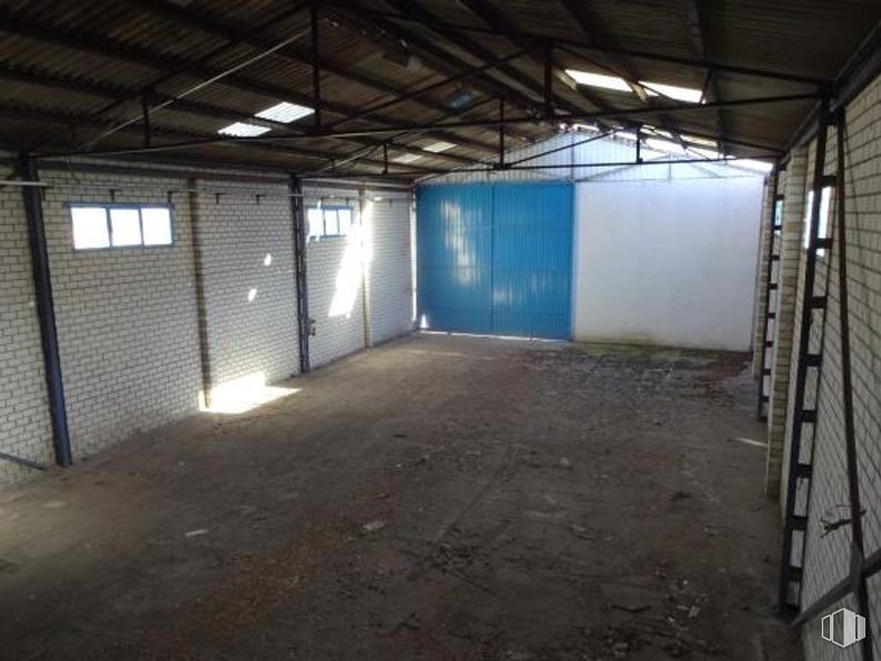 Nave en venta en Polígono Industrial Aimayr, San Martín de la Vega, Madrid, 28330 con ventana, puerta, madera, piso, pasillo, gas, techo, puerta de garaje, viga y hormigón alrededor