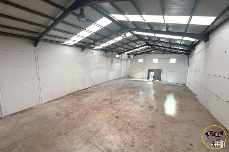 Industrial for sale at Polígono Industrial Carretera Motilla, Cuenca, 16004 with hall, floor, flooring, ceiling, building, concrete, composite material, room, event and daylighting around