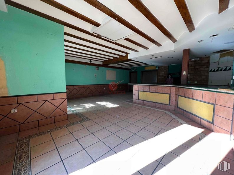 Retail for sale at Avenida Huerta Abajo, San Lorenzo de la Parrilla, Cuenca, 16770 with cabinetry, property, wood, building, floor, flooring, hall, real estate, composite material and ceiling around