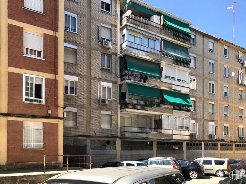 Oficina en alquiler en Calle Parque Vosa, 11, Móstoles, Madrid, 28933 con ventana, edificio, tiempo de día, propiedad, accesorio, bloque de pisos, diseño urbano, condominio, vecindario y barrio residencial alrededor