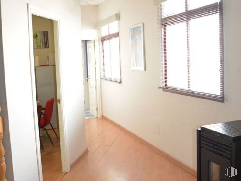 Nave en venta en Calle Sierra Nevada, 2, Humanes de Madrid, Madrid, 28970 con ventana, silla, mueble, propiedad, accesorio, madera, diseño de interiores, piso, suelo y persiana de la ventana alrededor