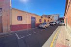 Local en venta en Carretera CM-4011, Fuensalida, Toledo, 45510 con coche, ventana, puerta, edificio, cielo, propiedad, neumático, vehículo, luz de la calle y superficie de la carretera alrededor