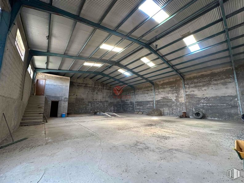 Industrial for sale at Camino Prado Tejar, Arcas del Villar, Cuenca, 16193 with light fixture, floor, flooring, ceiling, composite material, hall, metal, concrete, building material and beam around