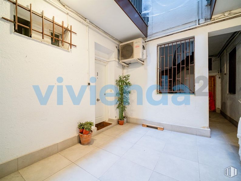 Local en venta en Calle Segovia, Arganzuela, Madrid, 28005 con planta de interior, ventana, planta, maceta, azure, interiorismo, suelos, suelo, pared y inmobiliario alrededor