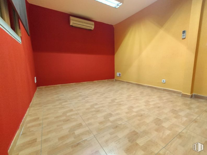 Nave en venta en Zona industrial, Coslada, Madrid, 28823 con accesorio, interiorismo, suelo, edificio, suelos, casa, techo, suelo de baldosas, madera y pintura alrededor