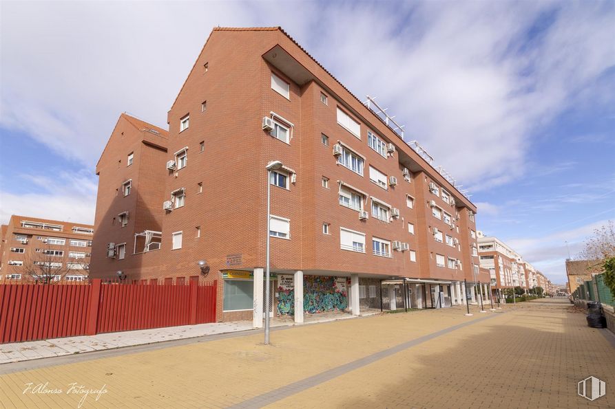 Local en venta en Avenida Mar Mediterráneo, Valdemoro, Madrid, 28340 con edificio, nube, cielo, ventana, diseño urbano, condominio, zona residencial, bloque de pisos, ladrillo y fachada alrededor