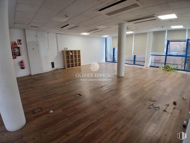 Office for rent at Zona Centro, La Latina, Madrid, 28011 with wood, fixture, flooring, hall, floor, wood stain, ceiling, building material, hardwood and space around