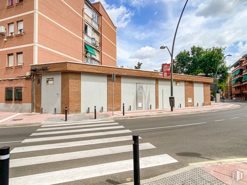 Local en alquiler en Avenida Buenos Aires, 1, Getafe, Madrid, 28907 con edificio, nube, cielo, ventana, infraestructura, superficie de la carretera, asfalto, diseño urbano, luz de la calle y cruce de cebras alrededor