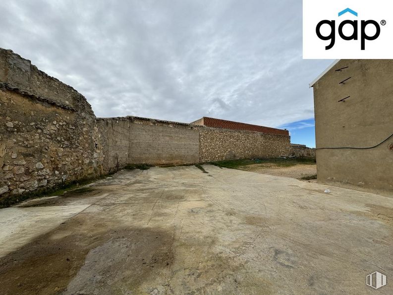 Industrial for sale at Zona centro, Villares del Saz, Cuenca, 16442 with house, cloud, sky, land lot, landscape, road, building, brick, road surface and soil around