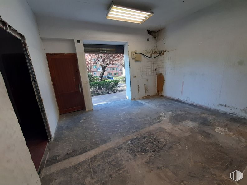 Local en venta en Calle Isidro Fernández, Fuencarral - El Pardo, Madrid, 28034 con alumbrado, puerta, edificio, madera, pintura, accesorio, suelo, suelos, hall y casa alrededor