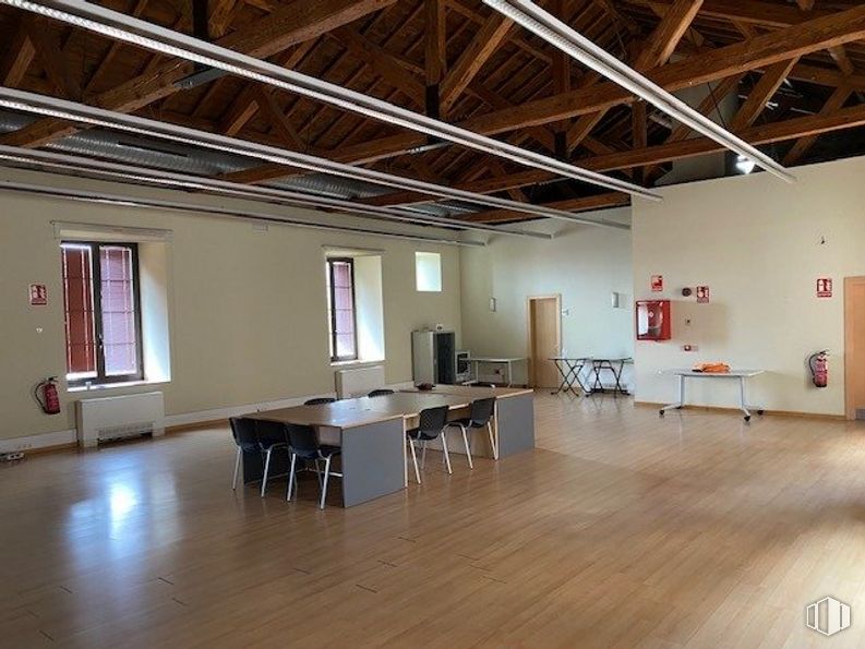 Office for rent at Zona Avenida Europa, Toledo, 45003 with window, table, wood, hall, interior design, floor, flooring, hardwood, fixture and event around