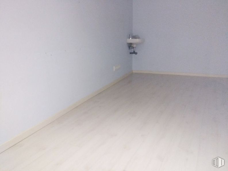 Retail for sale at Plaza Costanilla, La Lastrilla, Segovia, 40196 with wood, floor, flooring, hardwood, composite material, fixture, wood stain, house, plywood and paint around