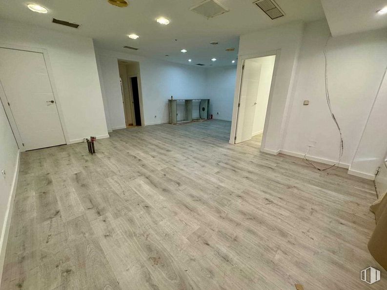 Local en alquiler en Calle Gutiérrez Canales, 1, San Blas - Canillejas, Madrid, 28022 con suelos, suelo, madera, suelos de madera, suelo laminado, techo, madera dura, suelo de baldosas, tablón y tinte para madera alrededor