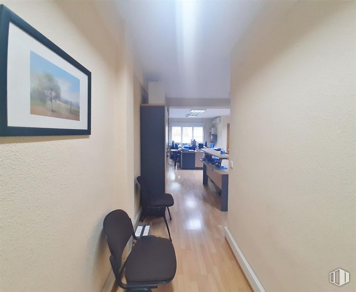 Oficina en venta en Barrio Comillas, Carabanchel, Madrid, 28019 con silla, marco, mueble, edificio, madera, accesorio, suelo, suelos, madera dura y techo alrededor