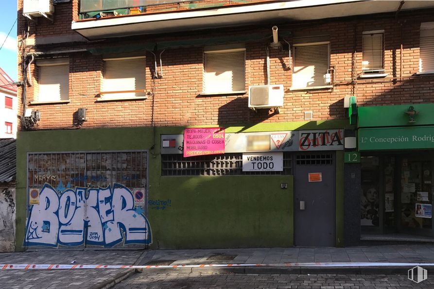 Local en venta en Calle Arroyo, 12, Tetuán, Madrid, 28029 con edificio, ventana, ladrillo, albañilería, casa, barrio, fuente, superficie de carretera, espacio público y fachada alrededor