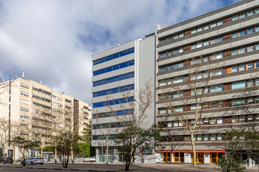 Oficina en alquiler en Calle María de Molina, 37 Bis, Chamartín, Madrid, 28006 con edificio, nube, tiempo de día, propiedad, ventana, cielo, diseño urbano, bloque de pisos, árbol y planta alrededor