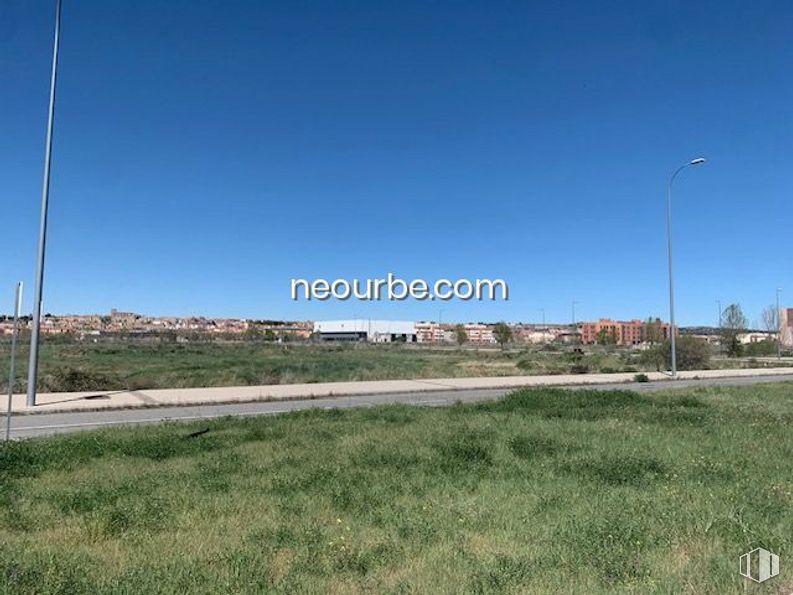 Suelo en venta en Zona Rompidas Viejas, Ávila, 05002 con cielo, planta, luz de la calle, lote de terreno, asfalto, hierba, zona residencial, superficie de la carretera, paisaje y carretera alrededor