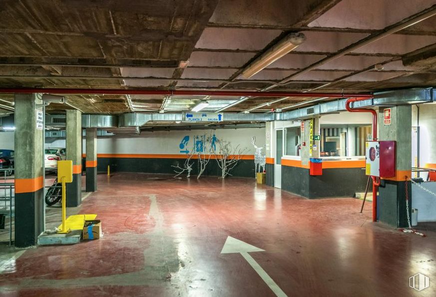 Industrial for sale at Calle Valeras, 2, Aranjuez, Madrid, 28300 with building, hall, wood, flooring, floor, line, city, beam, ceiling and concrete around