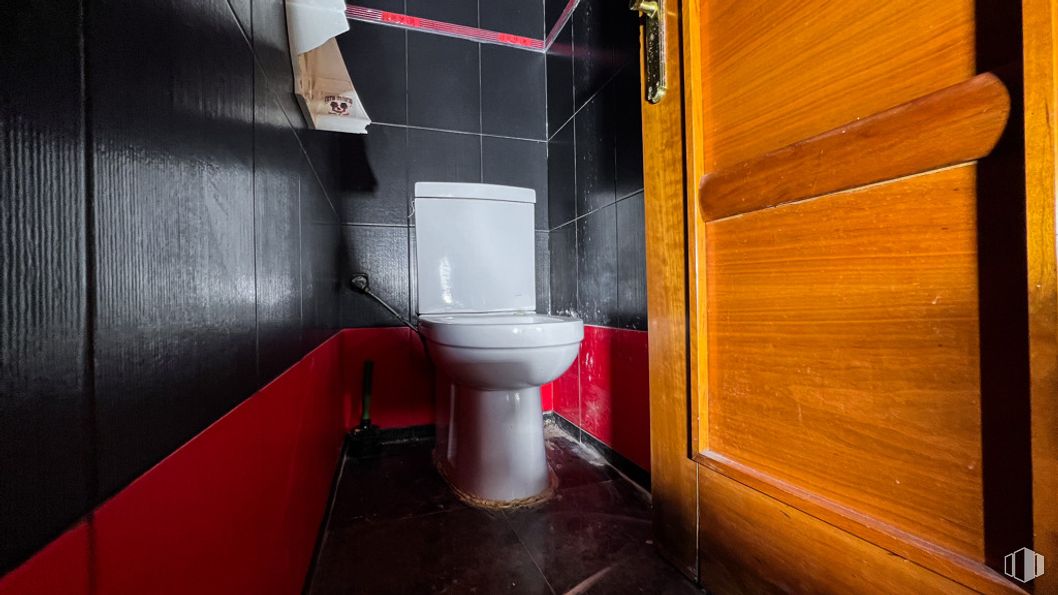 Retail for sale at Calle Venta, Collado Villalba, Madrid, 28400 with toilet, door, red, flooring, floor, toilet seat, bathroom, tile, wood stain and still life photography around