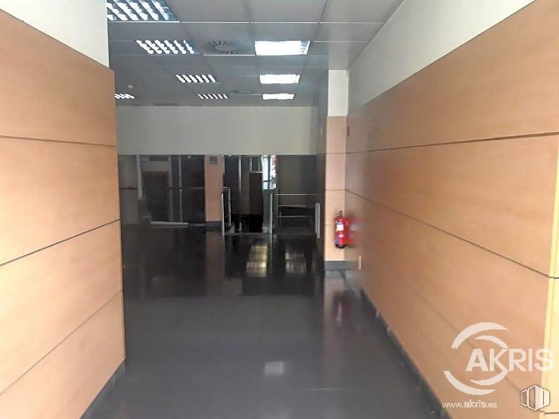 Local en venta en Avenida Fuenlabrada, Leganés, Madrid, 28912 con edificio, accesorio, interiorismo, suelos, suelo, puerta, techo, evento, fachada y vidrio alrededor