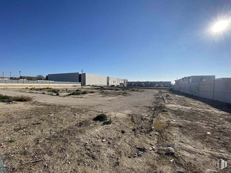 Suelo en alquiler en Calle Ahumaos, 24, Vicálvaro, Madrid, 28052 con edificio, cielo, asfalto, paisaje, carretera, superficie de la carretera, pendiente, suelo, horizonte y arena alrededor