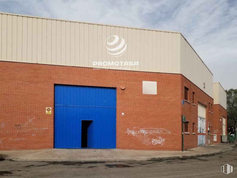 Nave en alquiler en Zona industrial, Mejorada del Campo, Madrid, 28840 con cielo, nube, asfalto, ladrillo, fuente, albañilería, edificio comercial, edificio, puerta y fachada alrededor