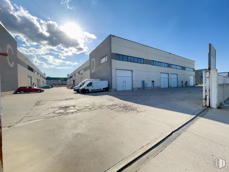 Nave en alquiler en Zona Getafe, Getafe, Madrid, 28906 con camioneta, edificio, cielo, nube, ventana, coche, superficie de la carretera, asfalto, arquitectura y vehículo alrededor