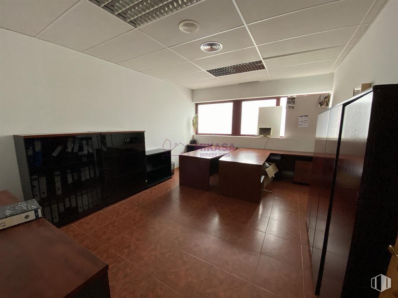 Industrial for sale & for rent at Calle Electrónica, Alcorcón, Madrid, 28923 with window, flooring, wood, floor, ceiling, interior design, lighting, furniture, hardwood and room around