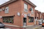 Retail for rent at Zona Centro, Loeches, Madrid, 28890 with car, window, land vehicle, wheel, building, vehicle, sky, tire, infrastructure and automotive parking light around