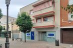 Local en venta en Calle Plaza, 34, Fuenlabrada, Madrid, 28944 con ventana, edificio, luz de la calle, cielo, árbol, diseño urbano, casa, accesorio, puerta y inmobiliario alrededor