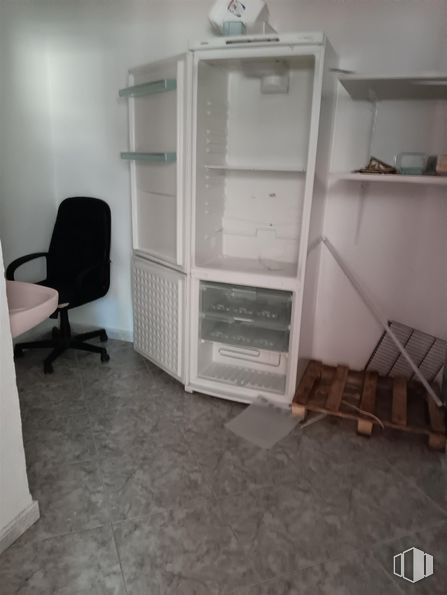 Local en venta en Calle Torrelaguna, 8, Alcalá de Henares, Madrid, 28807 con silla, alacena, ebanistería, armario, mueble, estante, madera, interiorismo, suelo y suelos alrededor