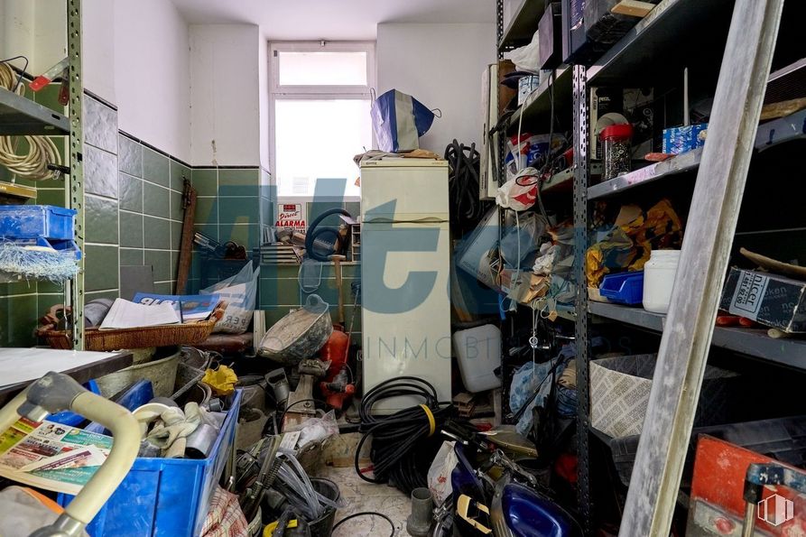 Local en venta en Calle Alberto Palacios, Villaverde, Madrid, 28021 con equipaje y bolsos, ingeniería, estante, vehículo motorizado, venta minorista, cableado eléctrico, caja, estantería, diseño automotriz y tecnología alrededor