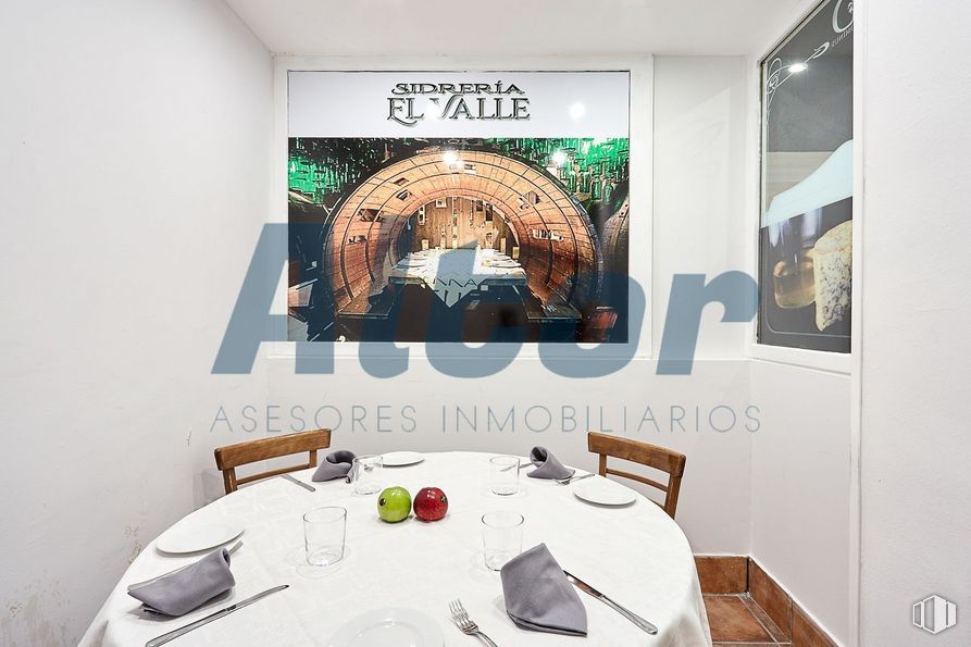 Local en venta en Zona Gaztambide, Chamberí, Madrid, 28015 con mesa, mesa, mueble, propiedad, marco, vajilla, mantel, silla, diseño de interiores y lámina alrededor