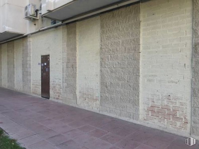 Local en alquiler en Calle Aramayona, 3, San Blas - Canillejas, Madrid, 28022 con superficie de carretera, madera, suelo, piso, albañilería, ladrillo, material compuesto, acera, fachada y hormigón alrededor