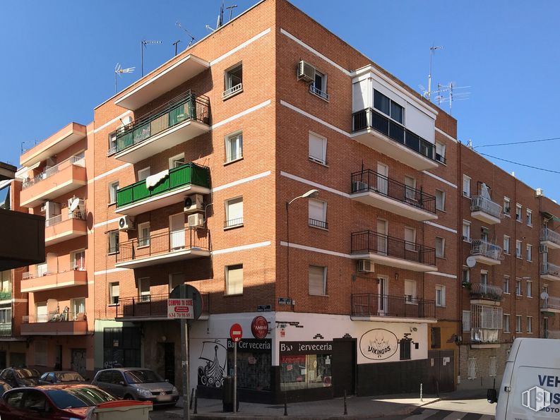 Local en venta en Calle María Antonia, 2, Usera, Madrid, 28026 con coche, edificio, cielo, propiedad, ventana, neumático, vehículo, rueda, arquitectura y diseño urbano alrededor