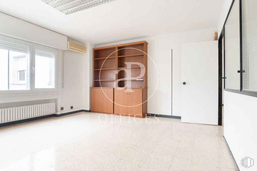 Oficina en venta en Zona Tetuán, Tetuán, Madrid, 28020 con puerta, ventana, edificio, accesorio, madera, interiorismo, hall, suelos, suelo y casa alrededor