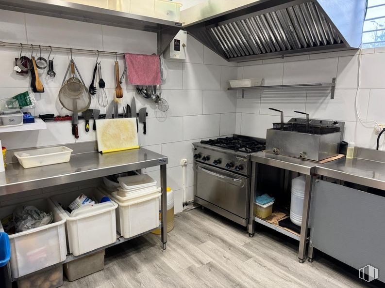 Retail for sale at Punta Galea, Las Rozas de Madrid, Madrid, 28290 with gas stove, kitchen appliance, home appliance, kitchen, major appliance, countertop, kitchen stove, stove, lighting and furniture around